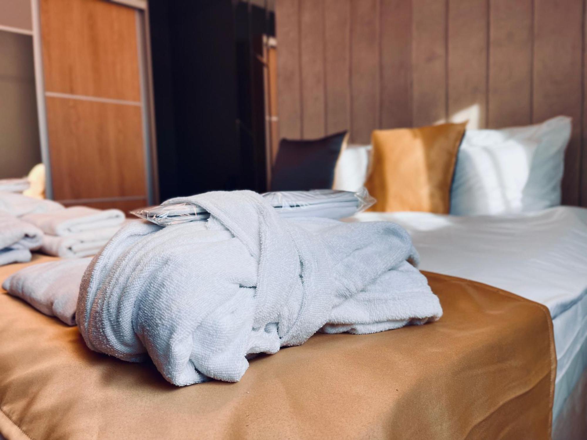 Mozaik Apartments & Spa - Modern 4-Star Apartments With Exclusive Private Spa Wellness In The City Center - Sauna, Jacuzzi, Turkish Bath - Free Parking, Wi-Fi - Rooms & Apartments Чуприя Экстерьер фото