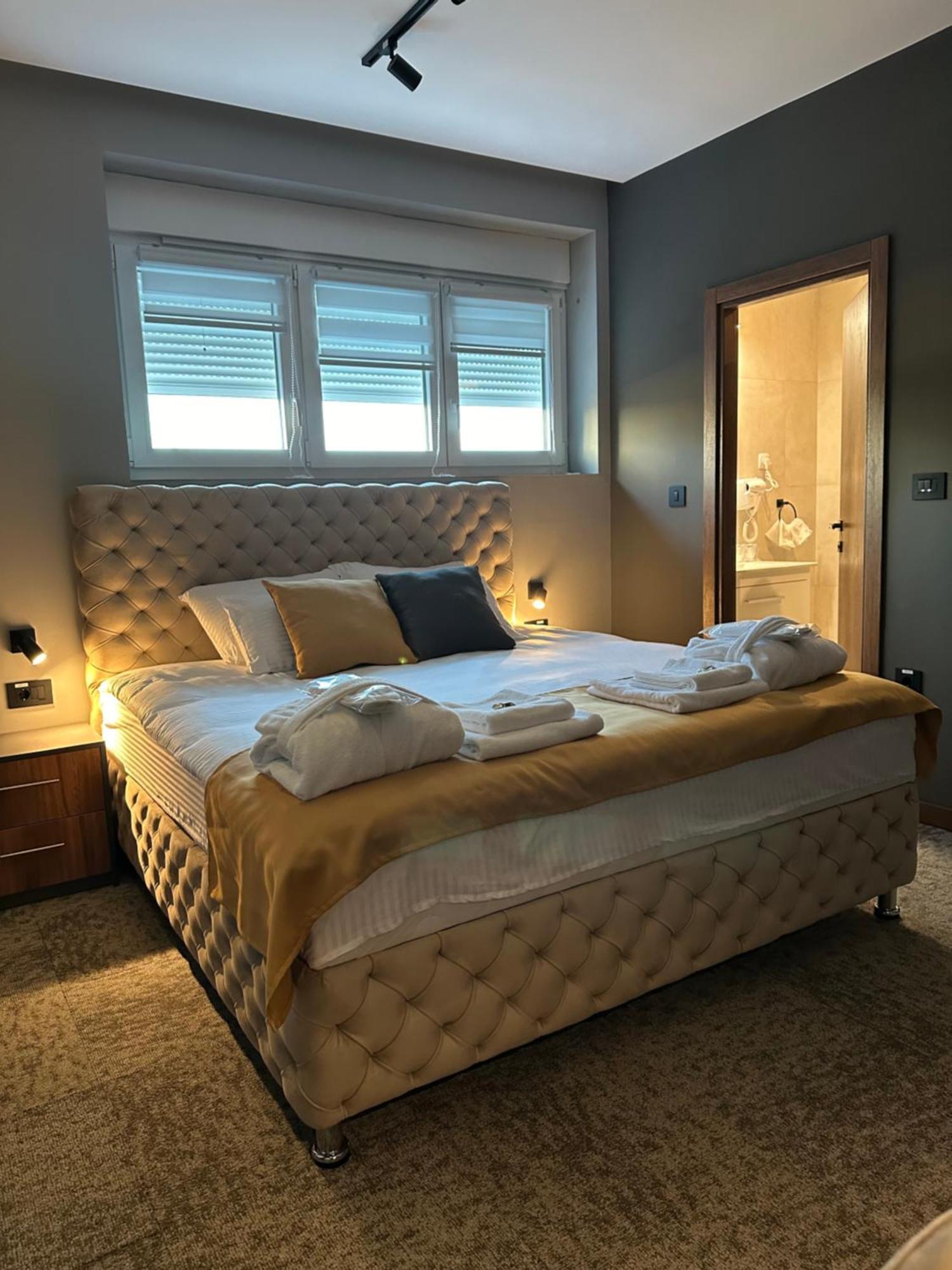 Mozaik Apartments & Spa - Modern 4-Star Apartments With Exclusive Private Spa Wellness In The City Center - Sauna, Jacuzzi, Turkish Bath - Free Parking, Wi-Fi - Rooms & Apartments Чуприя Экстерьер фото
